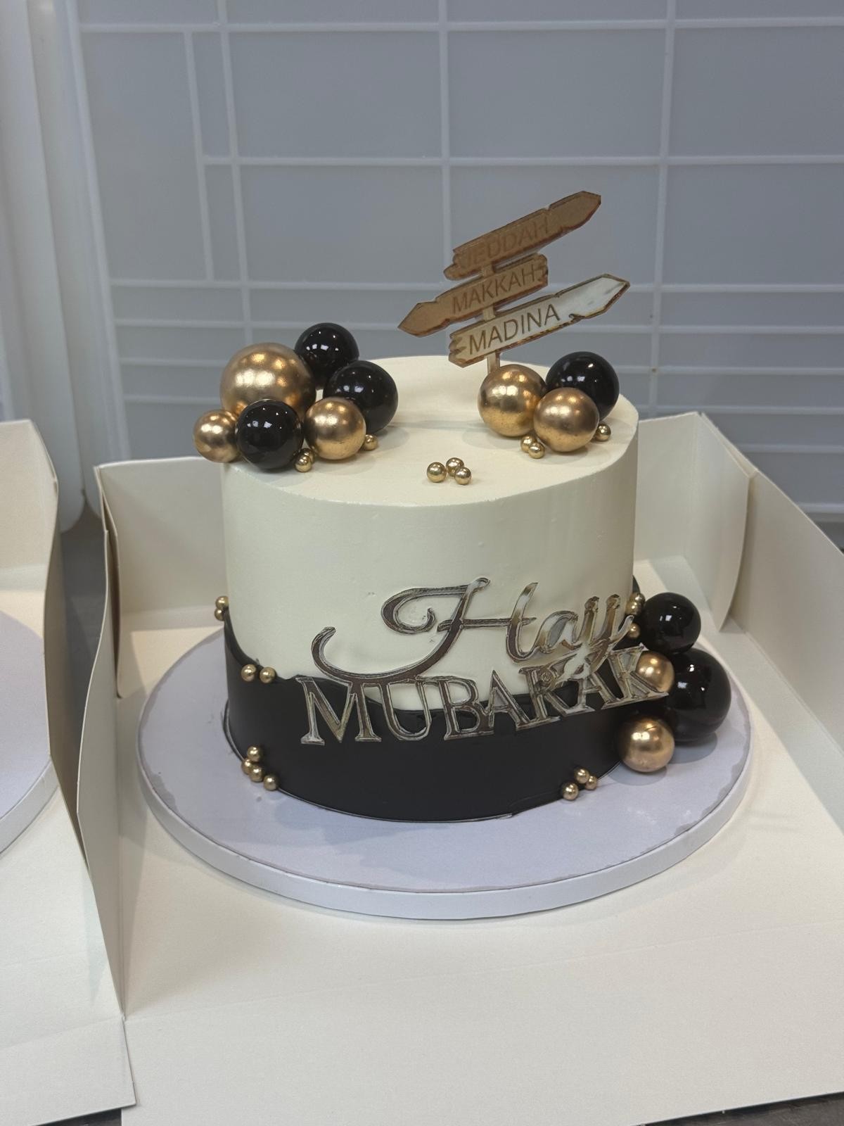 Gâteau noir et or pour occasion spéciale